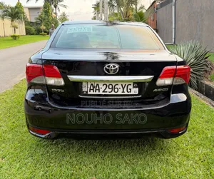Toyota Avensis 2012 Black