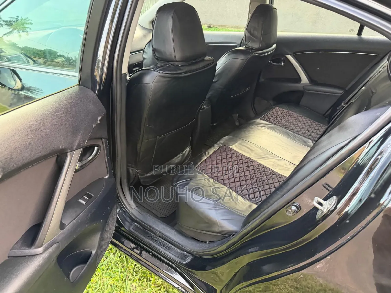 Toyota Avensis 2012 Black