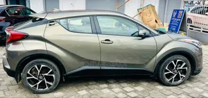 Toyota C-HR Limited 2021 Jaune
