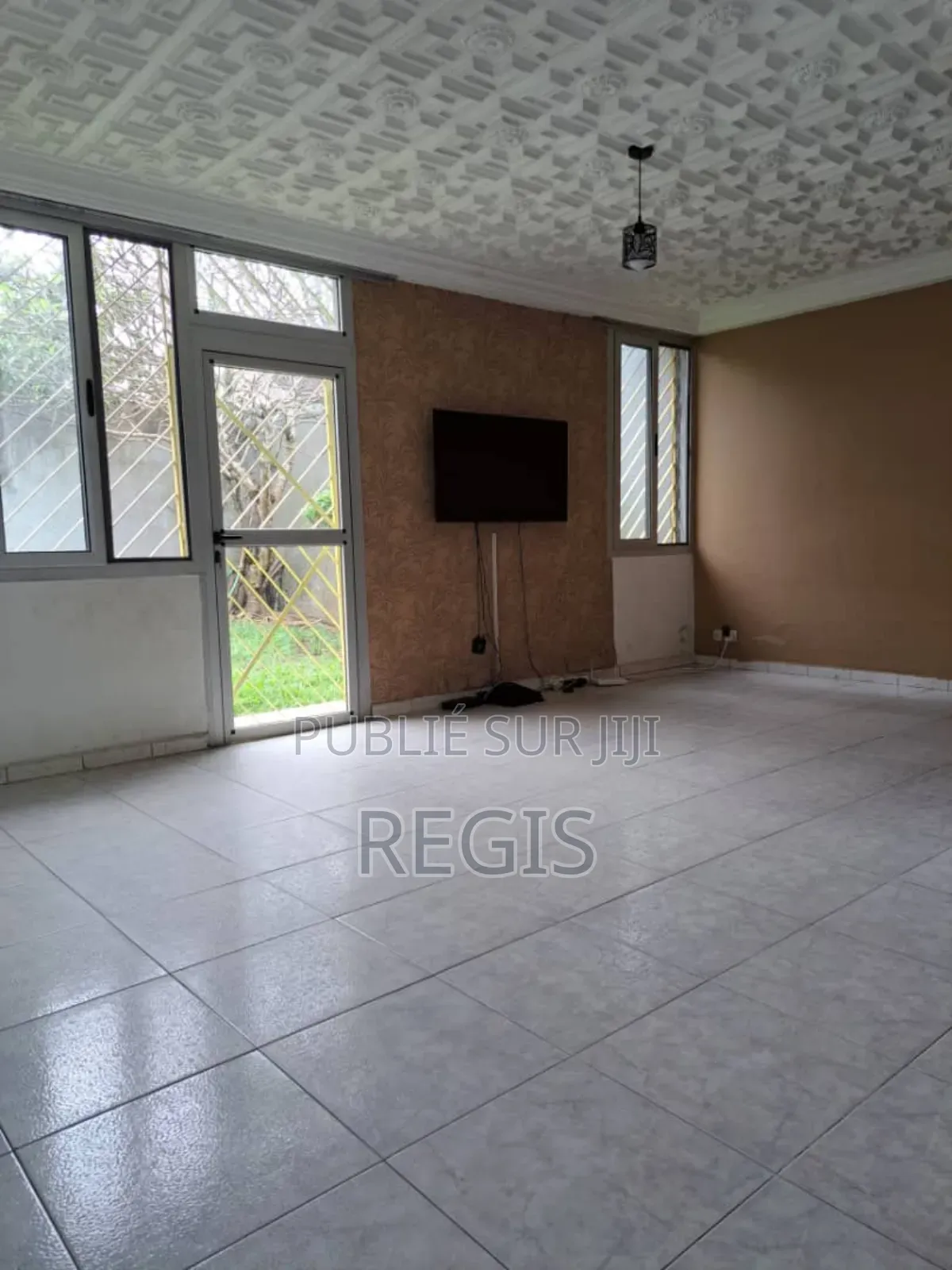 3chbre Villa dans Villa, Cocody à Louer