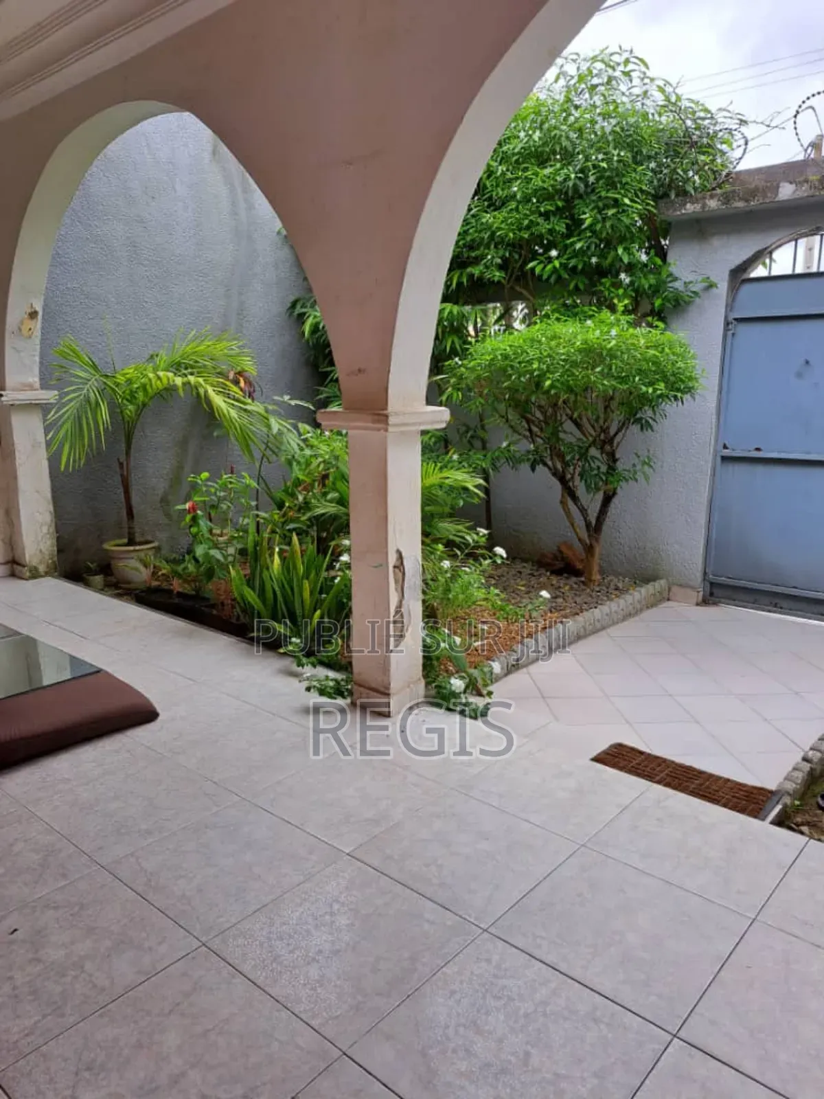 3chbre Villa dans Villa, Cocody à Louer