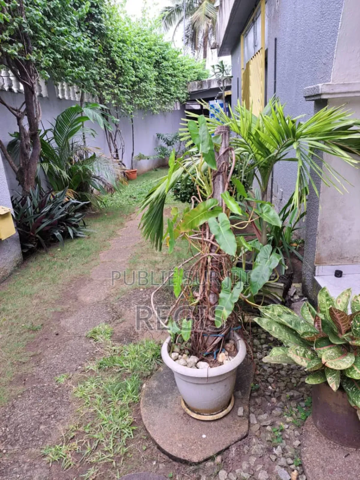 3chbre Villa dans Villa, Cocody à Louer