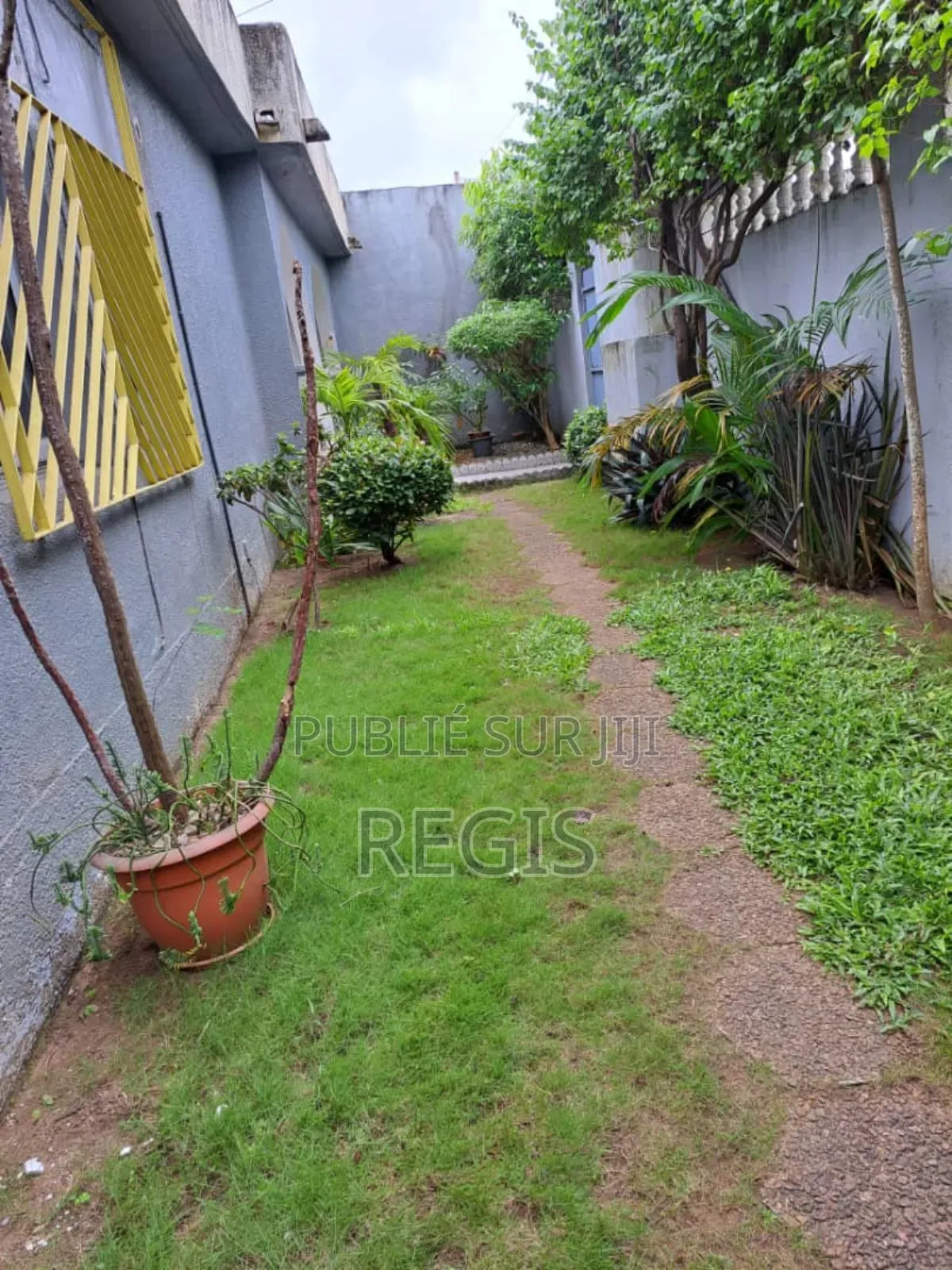 3chbre Villa dans Villa, Cocody à Louer