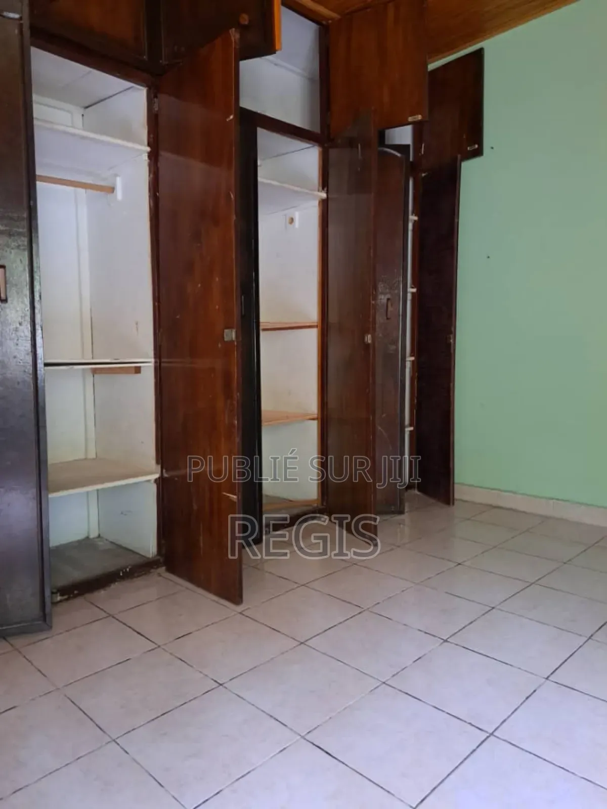 3chbre Villa dans Villa, Cocody à Louer