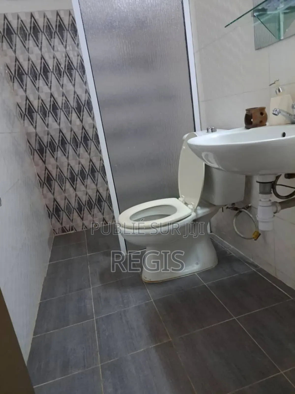 3chbre Villa dans Villa, Cocody à Louer