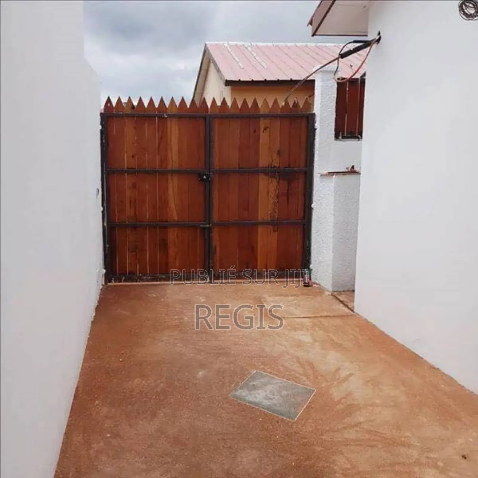 2chbre Villa dans Villa, Cocody à Vendre