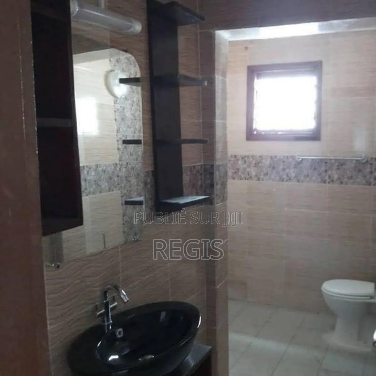 2chbre Villa dans Villa, Cocody à Vendre