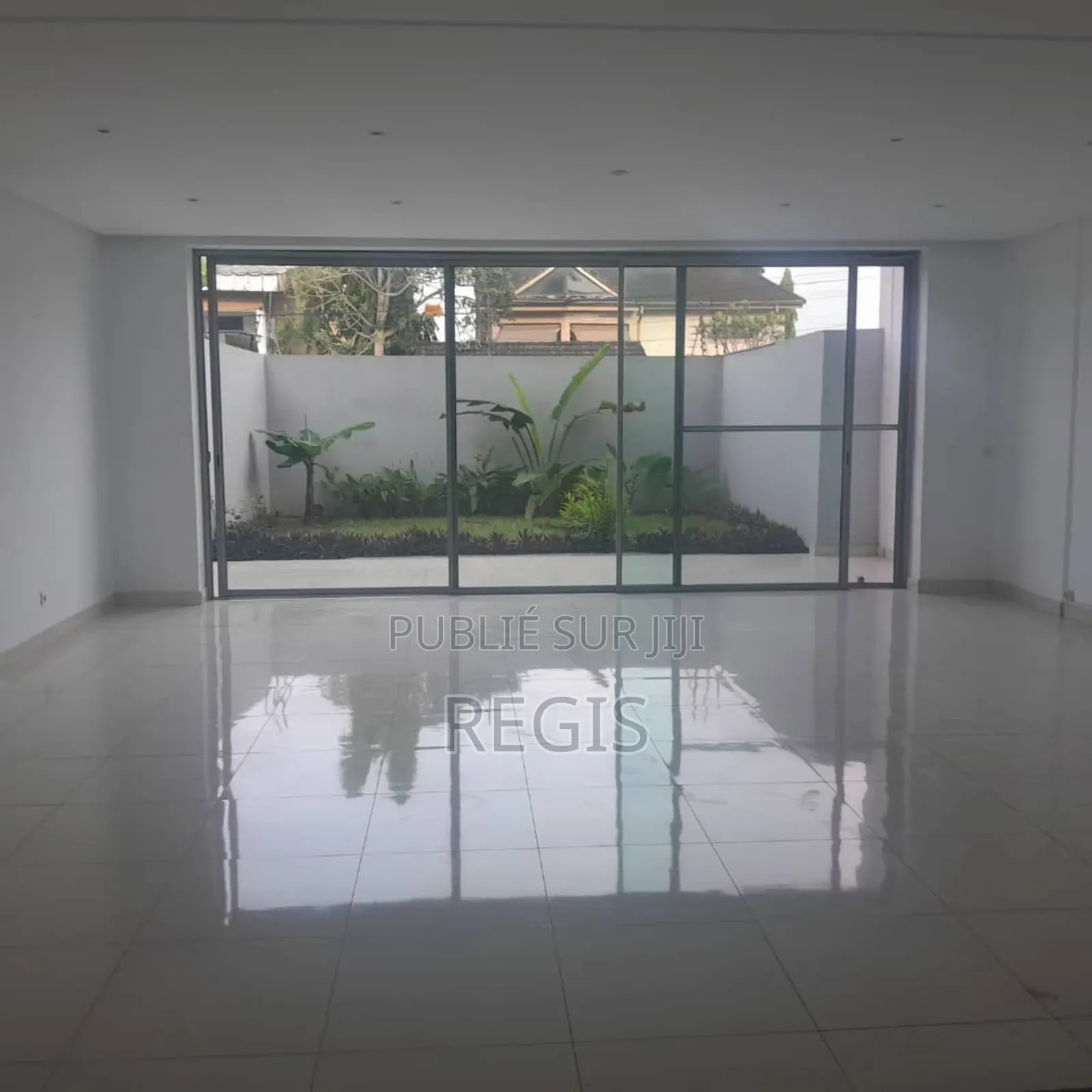 2chbre Blocs d'appartements dans Appartement, Deux Plateaux à Louer