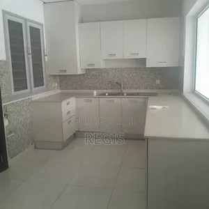 2chbre Blocs d'appartements dans Appartement, Deux Plateaux à Louer