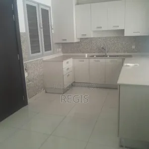 2chbre Blocs d'appartements dans Appartement, Deux Plateaux à Louer