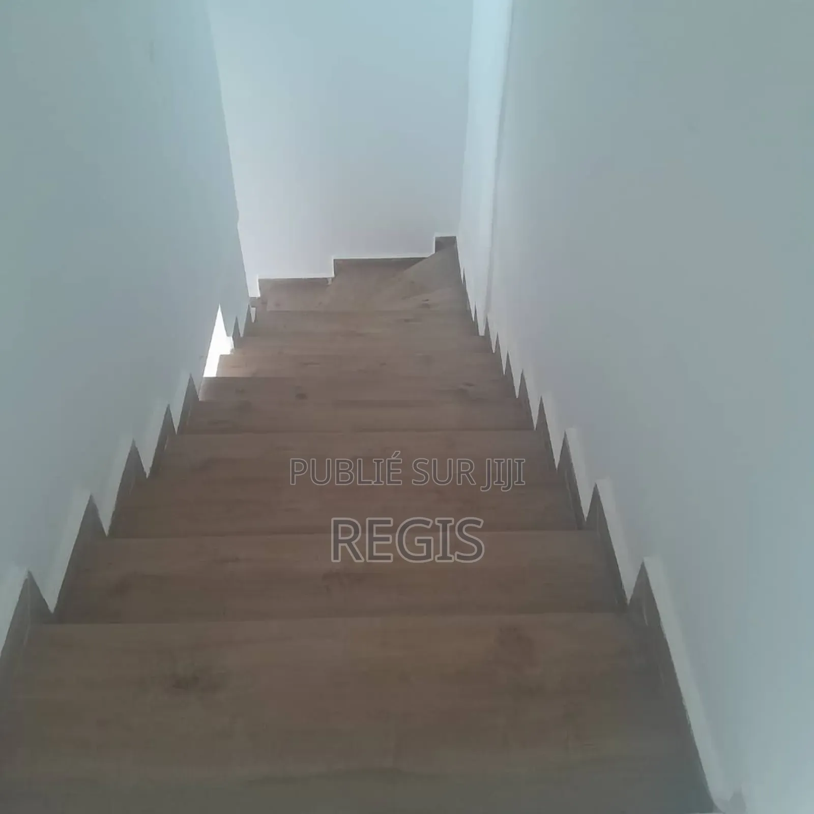 2chbre Blocs d'appartements dans Appartement, Deux Plateaux à Louer