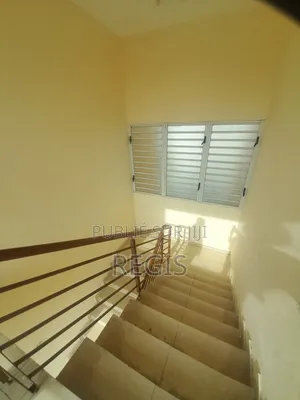 3chbre Blocs d'appartements dans , Deux Plateaux à Louer