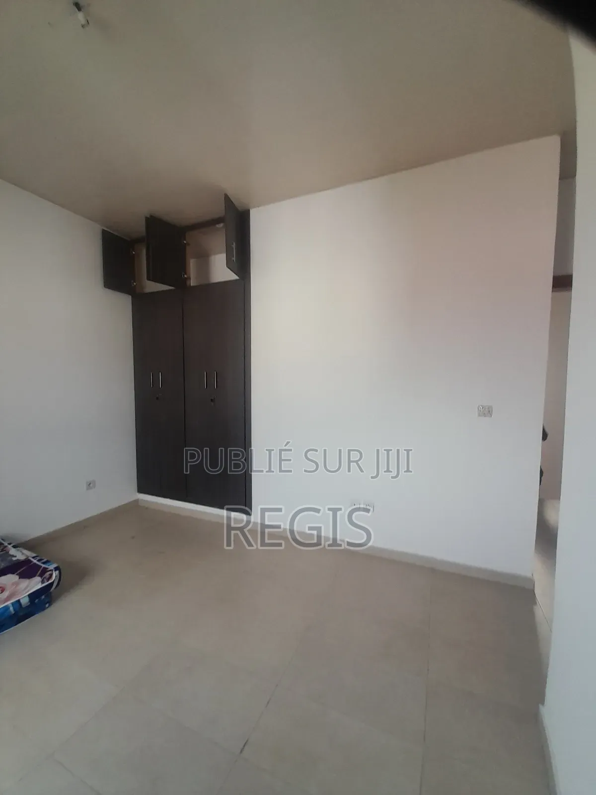 3chbre Blocs d'appartements dans , Deux Plateaux à Louer