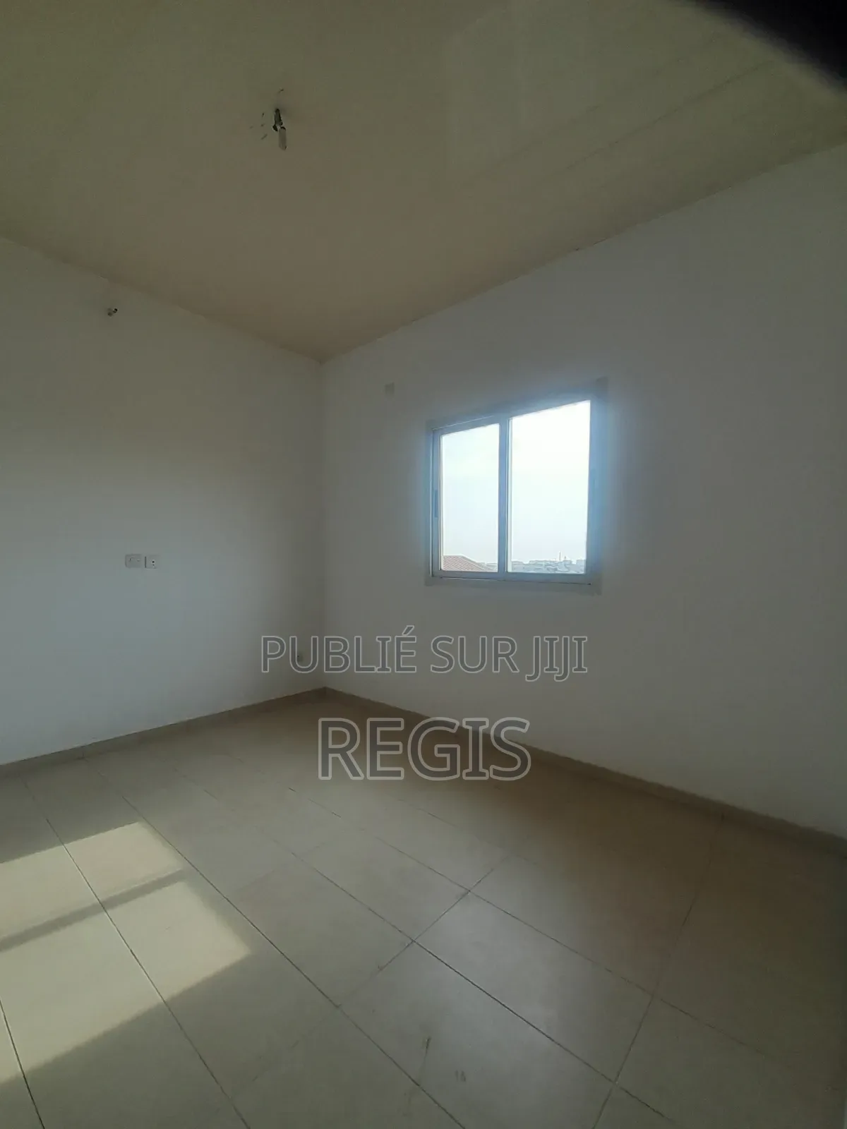 3chbre Blocs d'appartements dans , Deux Plateaux à Louer