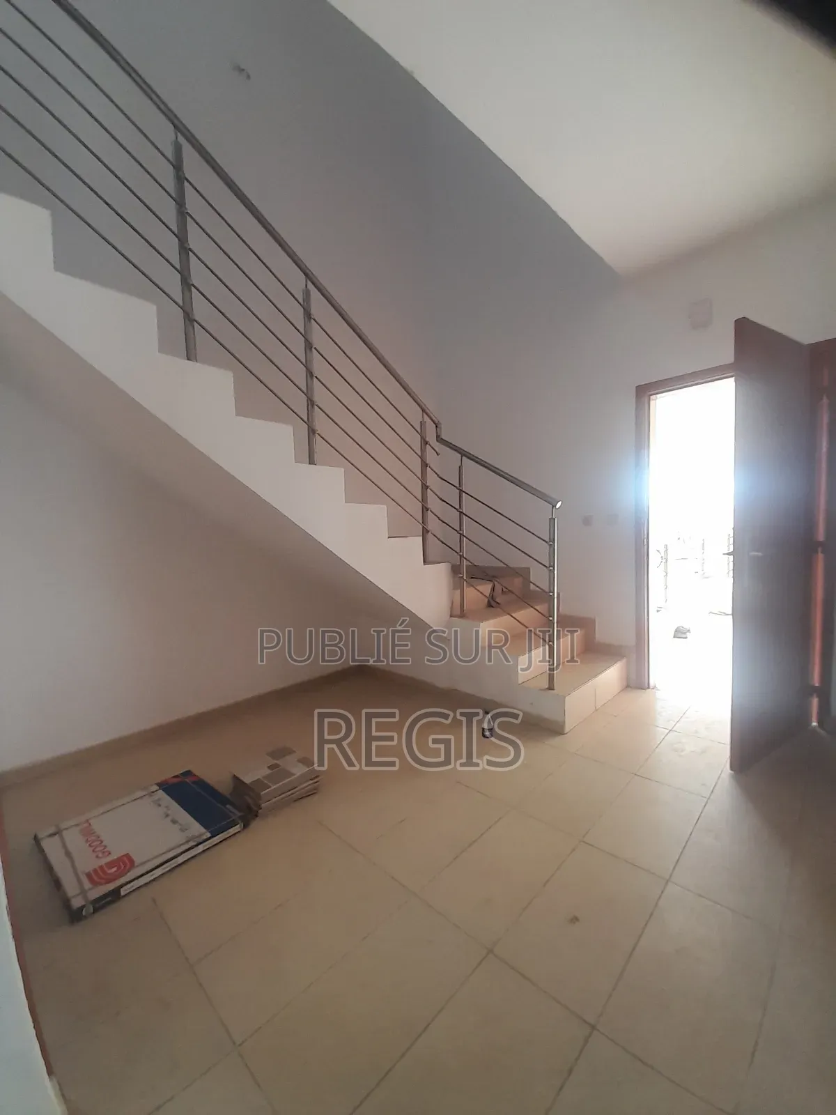 3chbre Blocs d'appartements dans , Deux Plateaux à Louer