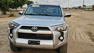 Photo - Toyota 4-Runner SR5 Premium 4dr SUV (4.0L 6cyl 5A) 2015 Gris