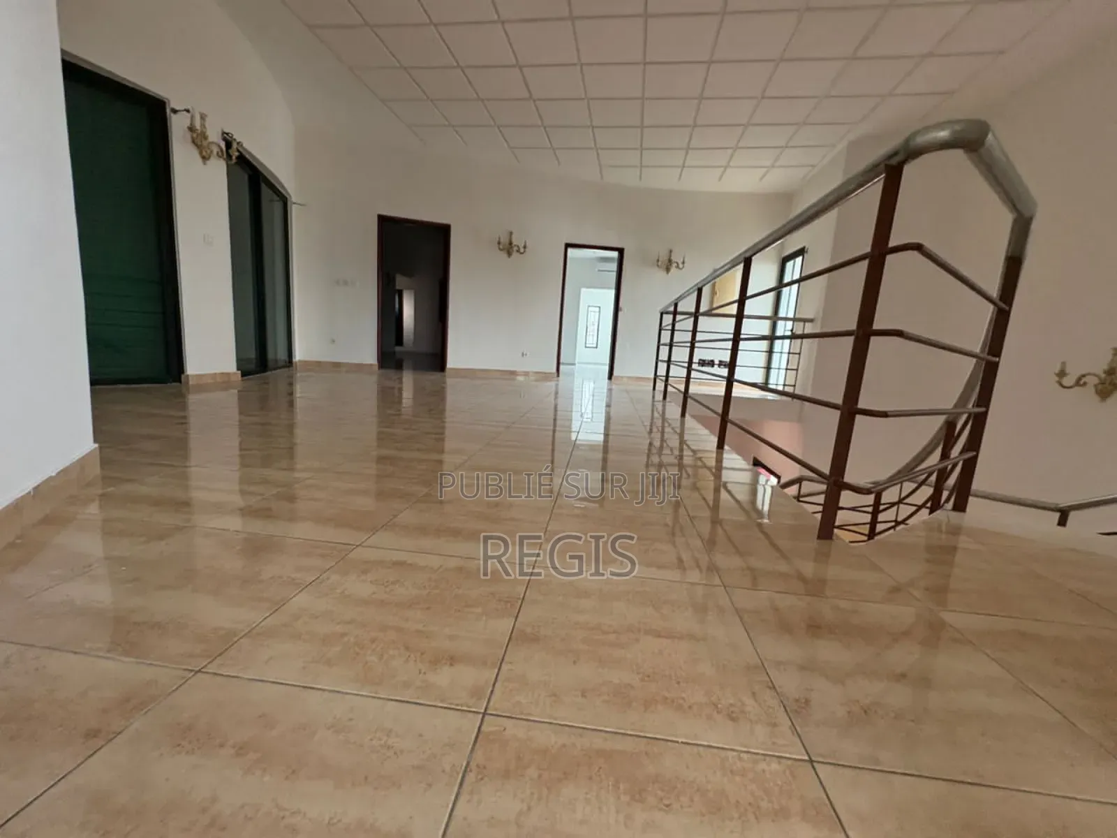 5chbre Villa dans Villa Duplex, Cocody à Louer