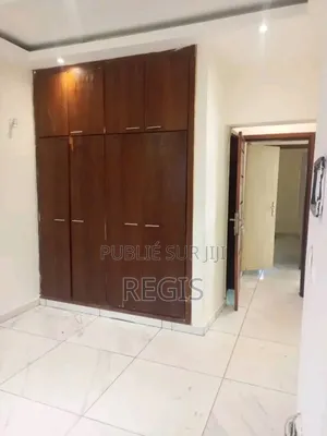 2chbre Villa dans Villa, Cocody à Louer