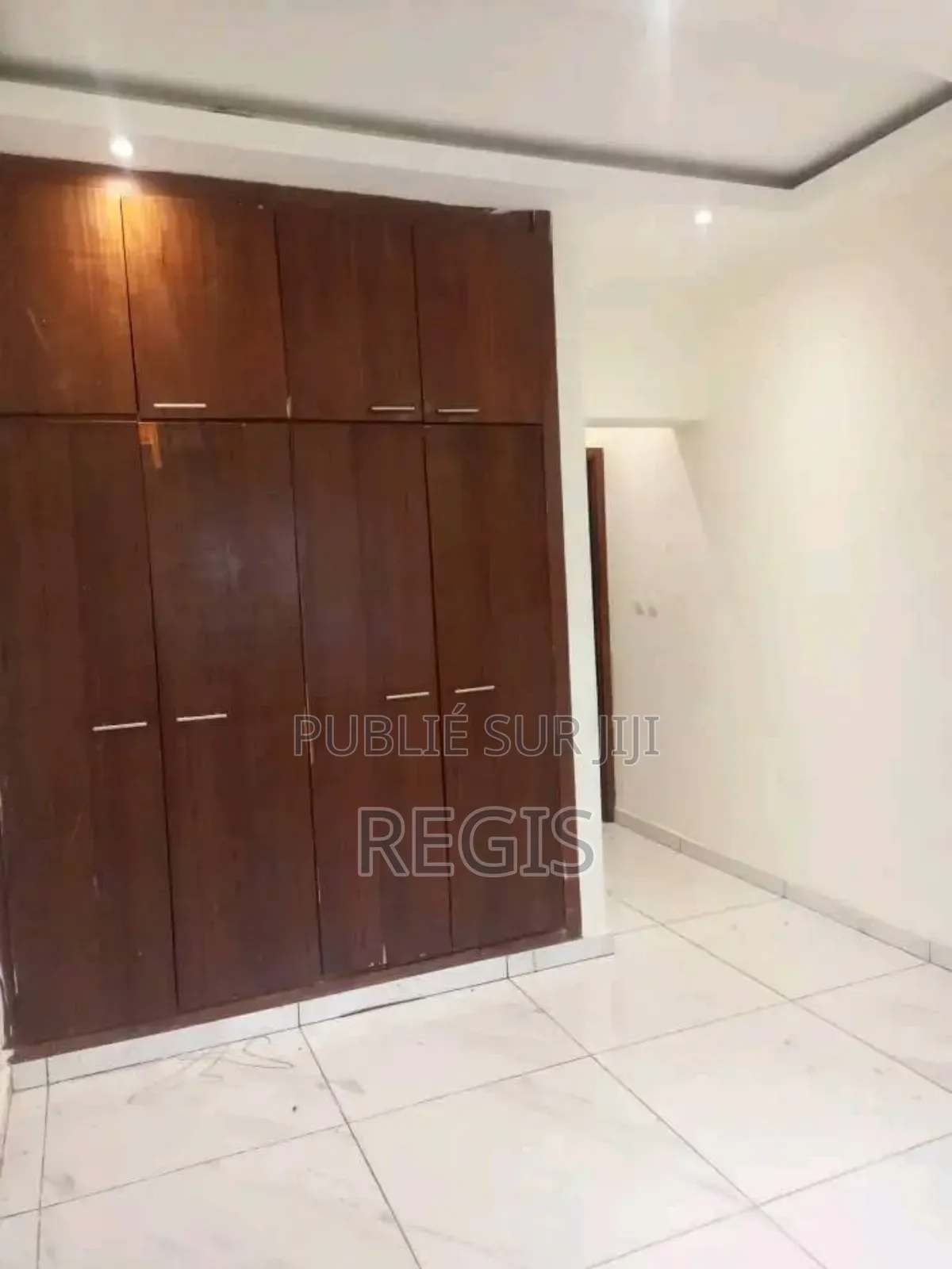 2chbre Villa dans Villa, Cocody à Louer