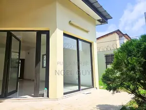 3chbre Villa dans Cocody à Louer