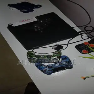 Photo - Ps4 Slim + 2 Manettes