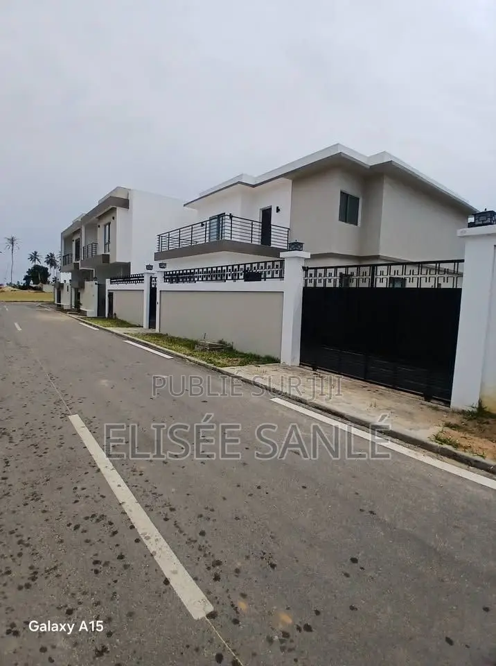 Duplex 4 Pièces À Louer – Bassam Modeste