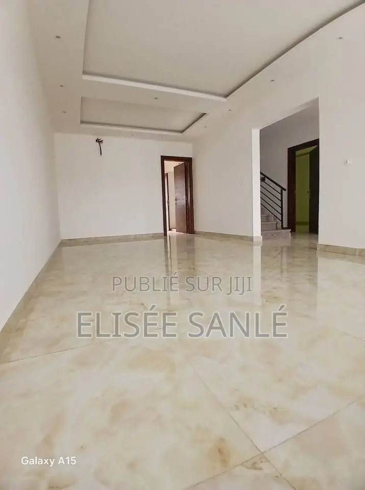 Duplex 4 Pièces À Louer – Bassam Modeste
