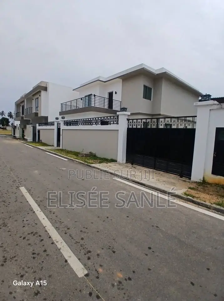 Duplex 4 Pièces À Louer – Bassam Modeste