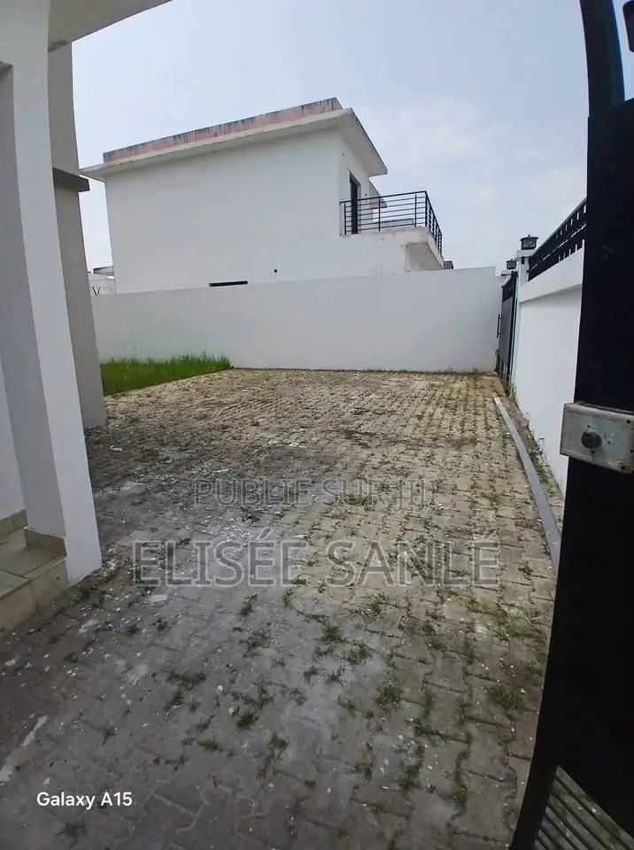 Duplex 4 Pièces À Louer – Bassam Modeste