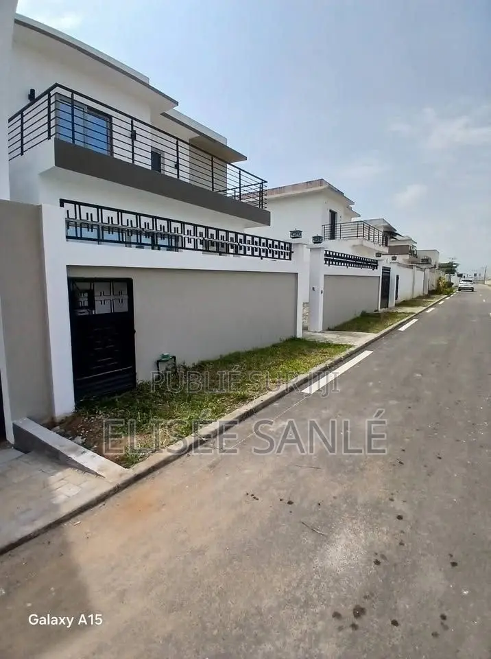 Duplex 4 Pièces À Louer – Bassam Modeste