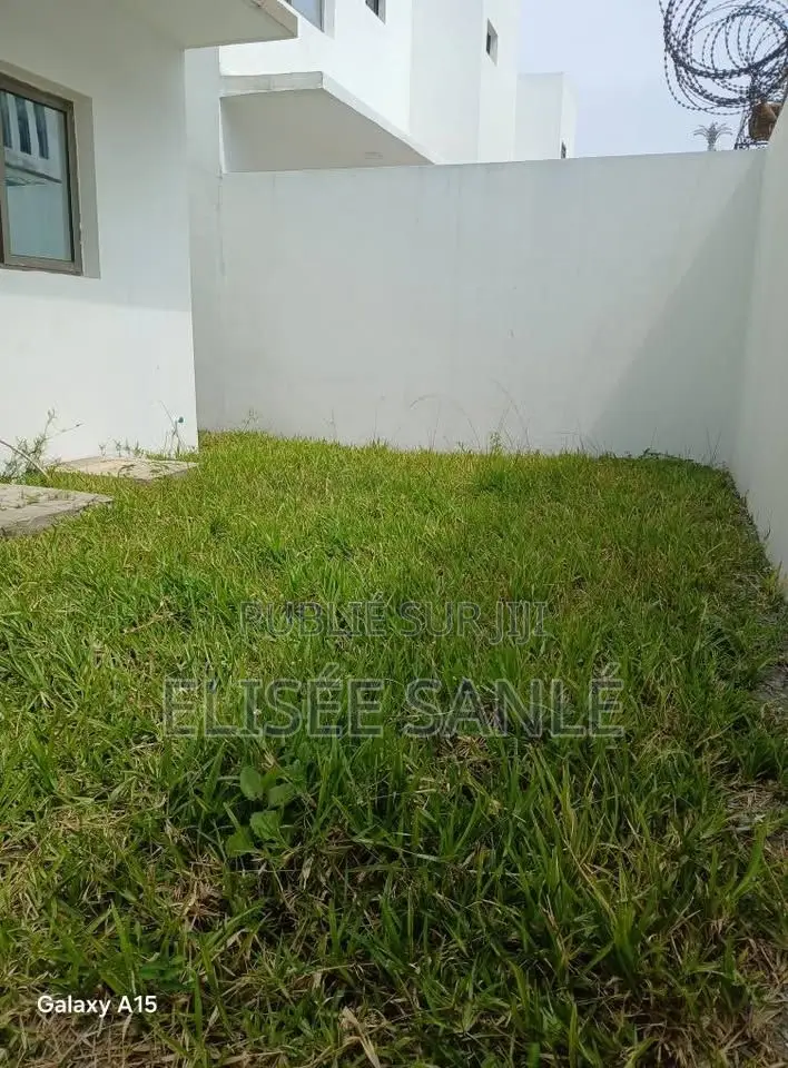 Duplex 4 Pièces À Louer – Bassam Modeste