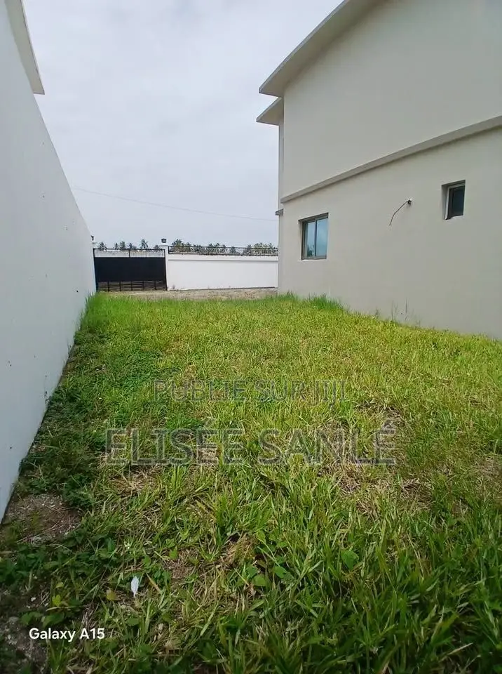 Duplex 4 Pièces À Louer – Bassam Modeste