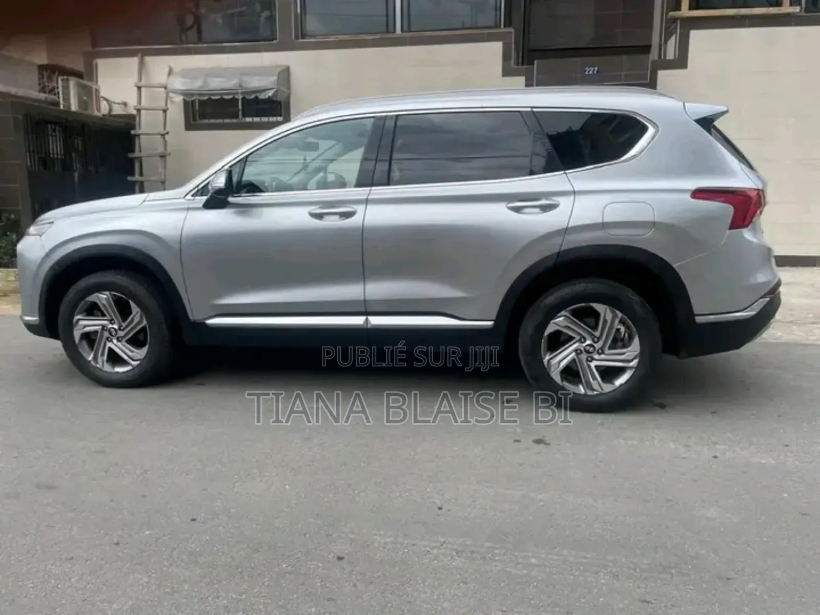 Hyundai Santa Fe Limited 2023