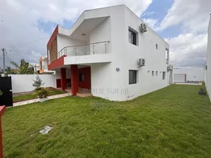 5chbre Duplex dans Villa, Cocody à Louer