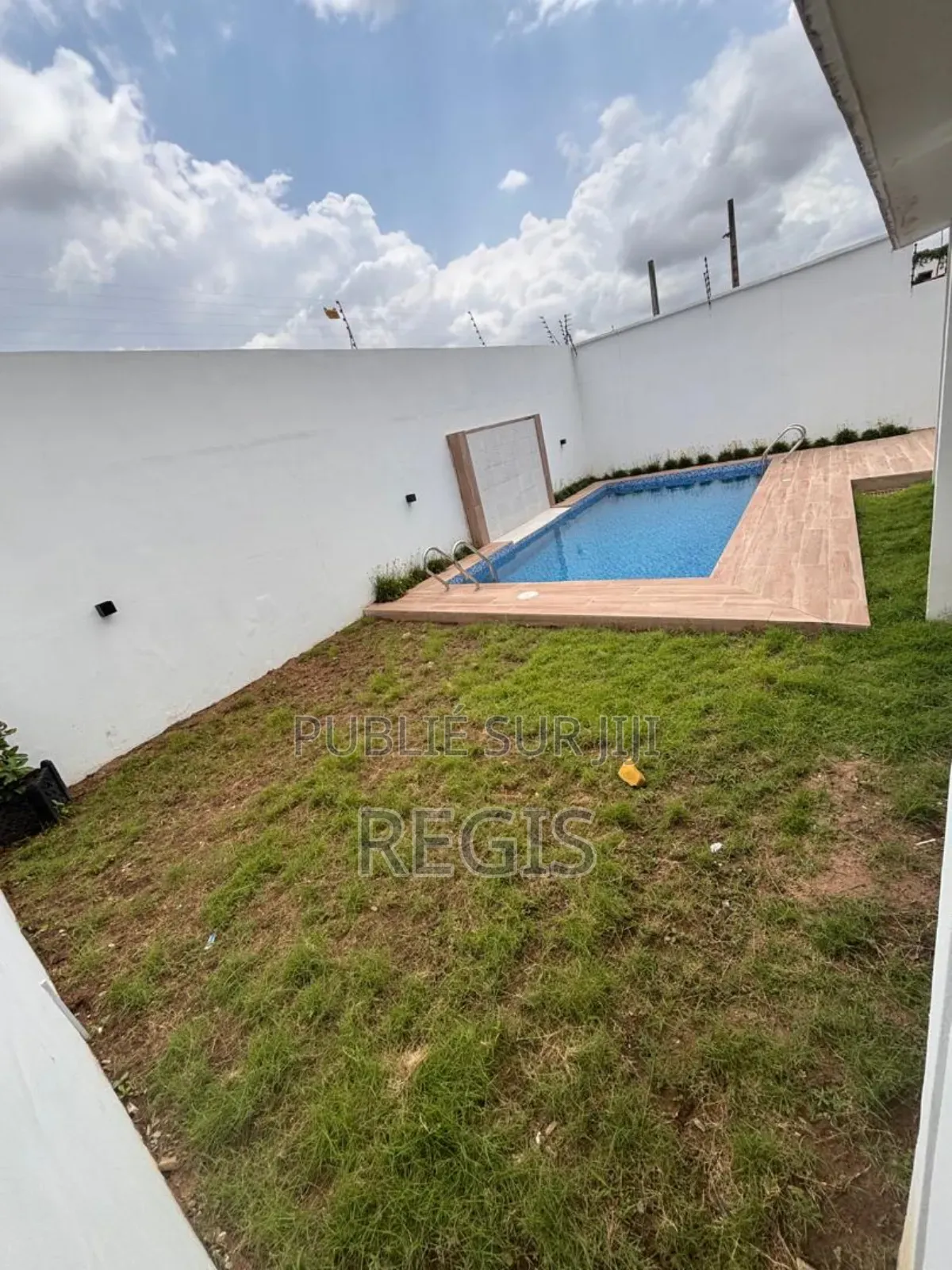 5chbre Duplex dans Villa, Cocody à Louer