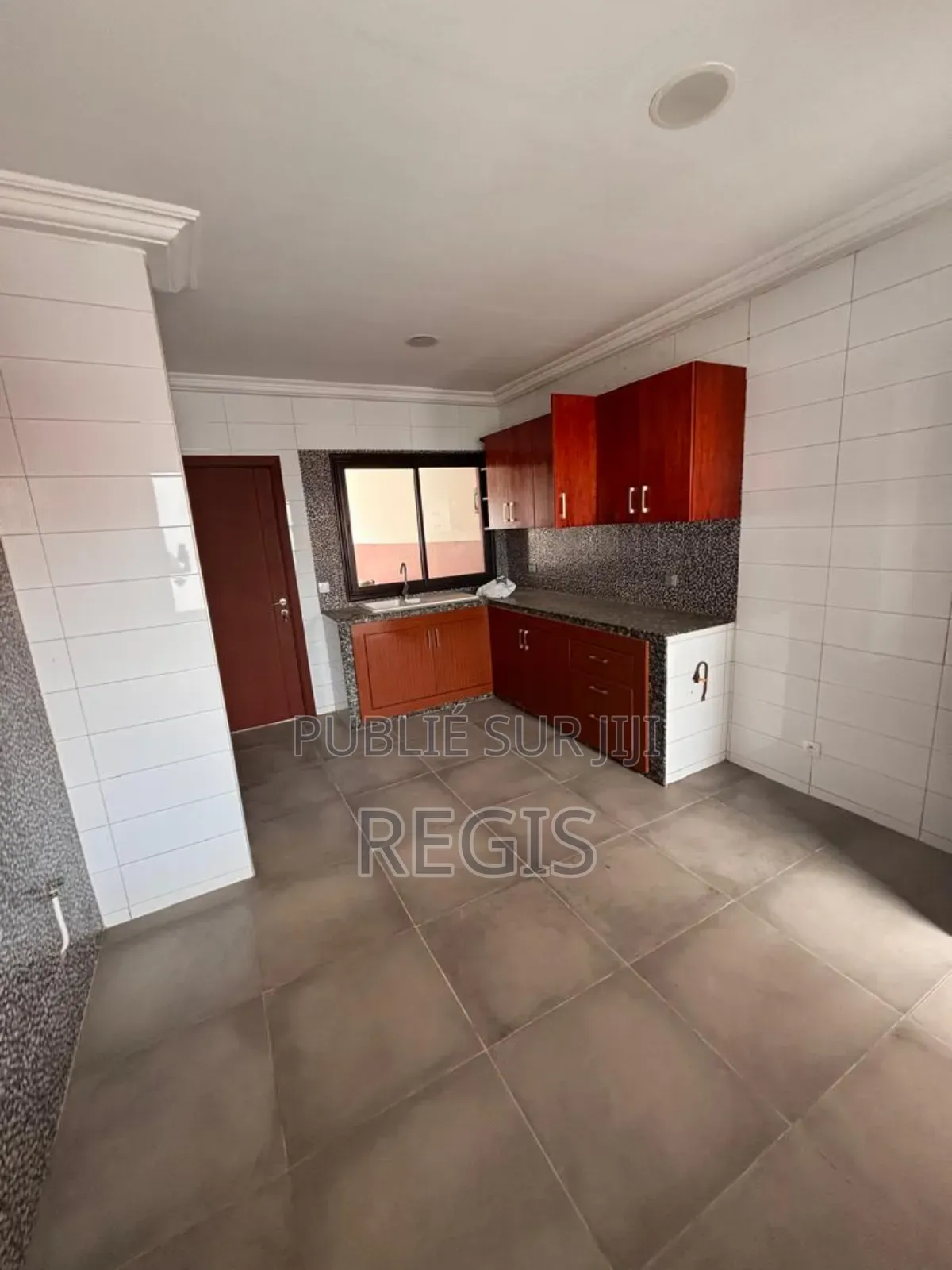 5chbre Duplex dans Villa, Cocody à Louer