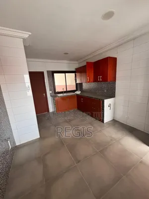 5chbre Duplex dans Villa, Cocody à Louer