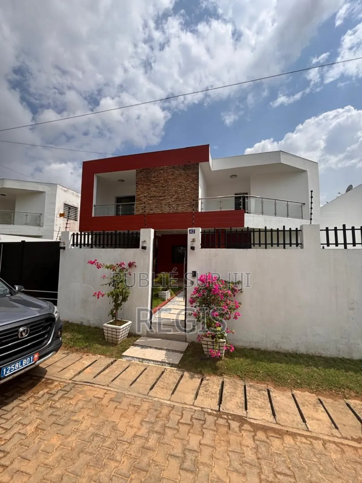 5chbre Duplex dans Villa, Cocody à Louer