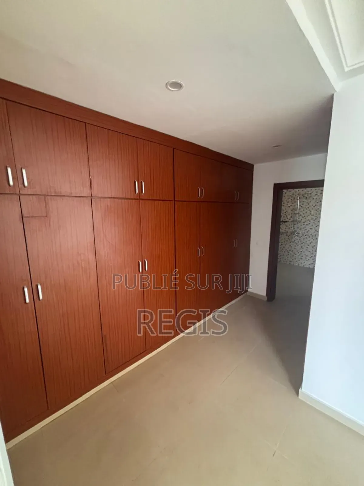 5chbre Duplex dans Villa, Cocody à Louer