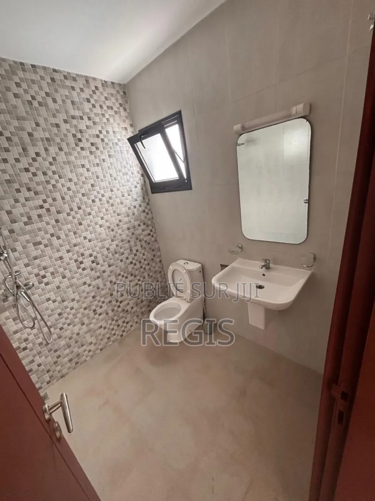 5chbre Duplex dans Villa, Cocody à Louer