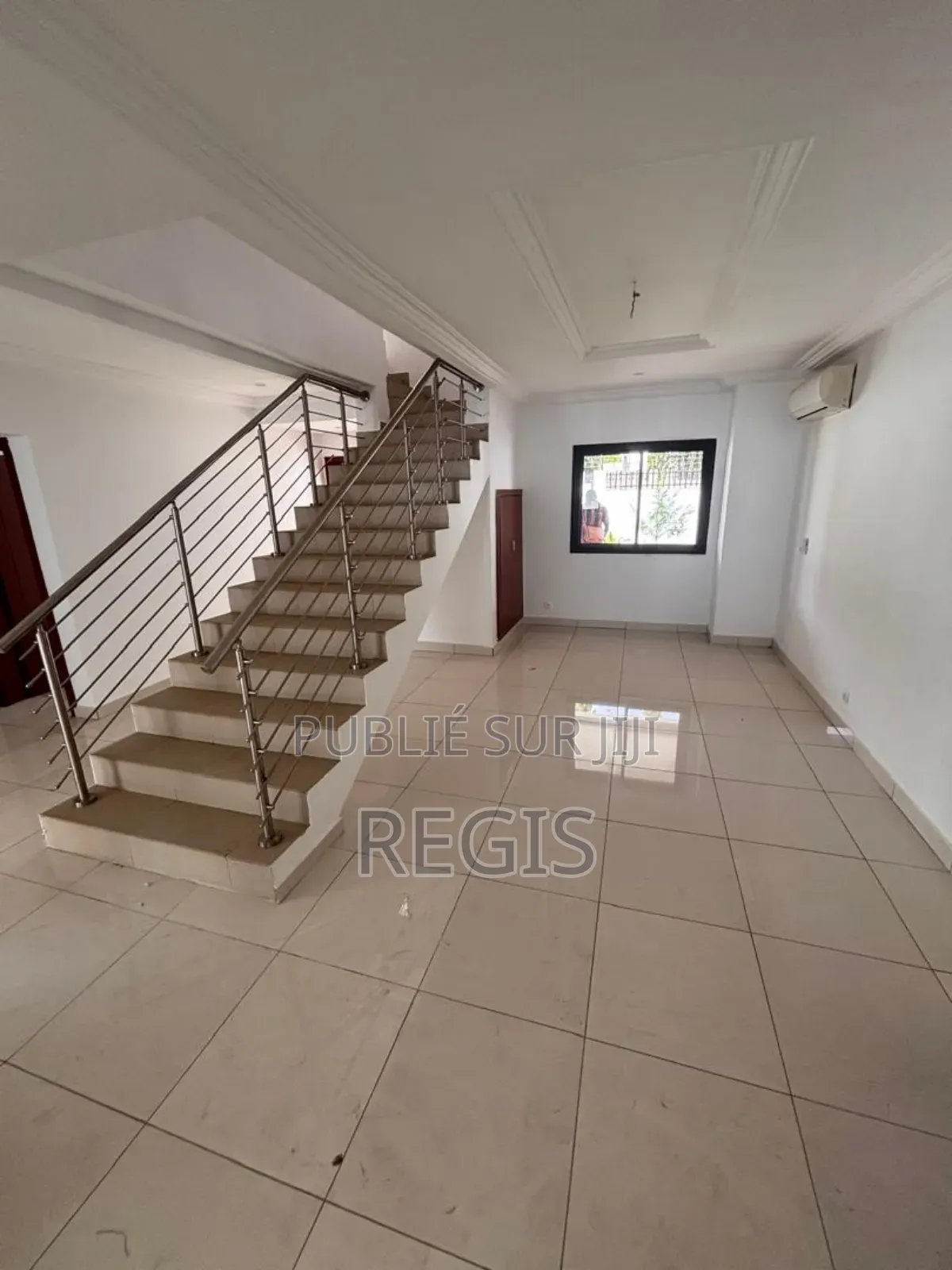 5chbre Duplex dans Villa, Cocody à Louer