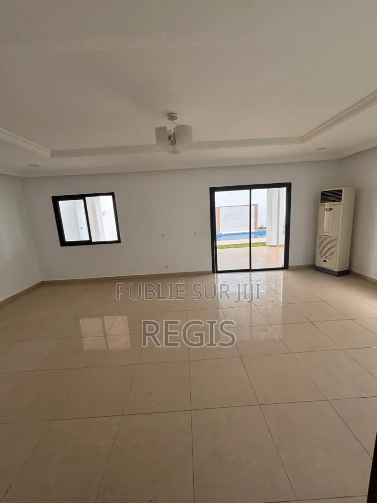 5chbre Duplex dans Villa, Cocody à Louer