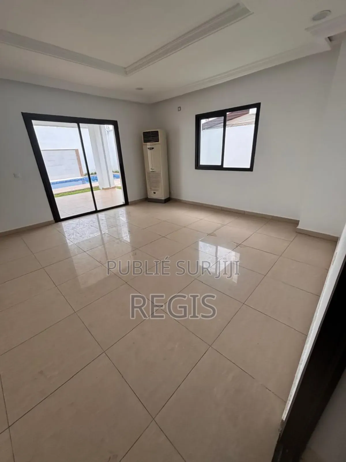 5chbre Duplex dans Villa, Cocody à Louer