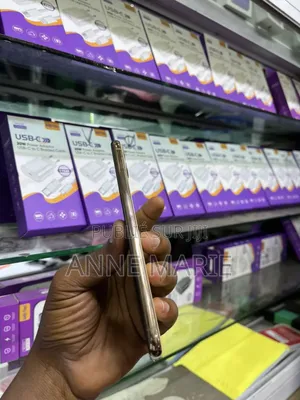 Apple iPhone 11 Pro Max 64 GB Doré