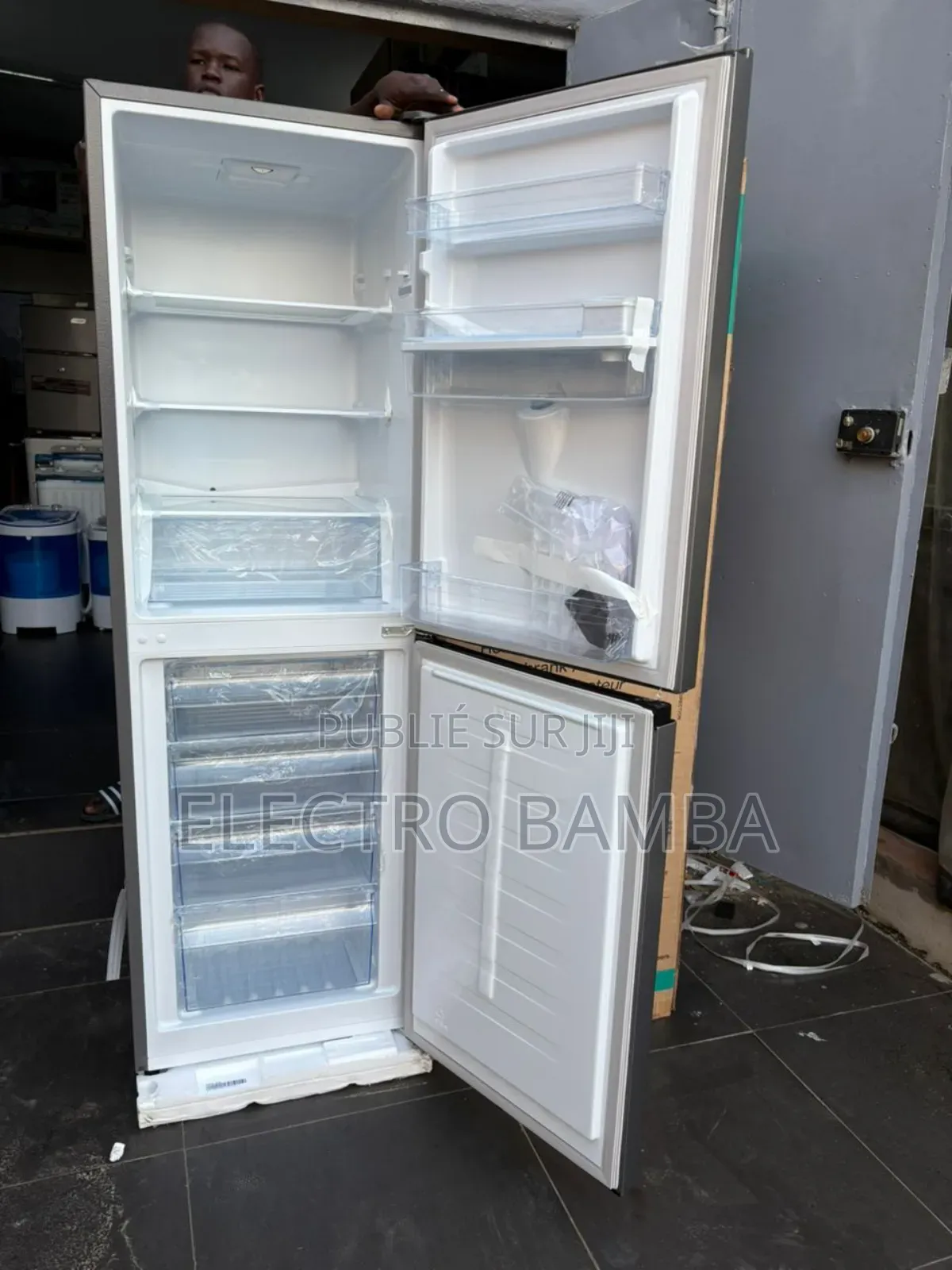 Réfrigérateur Deux Battent Avec Container