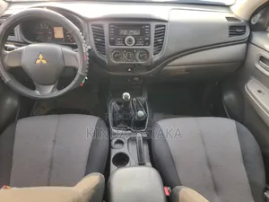 Mitsubishi L200 2019 Blanc cassé