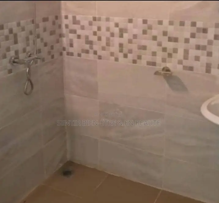 4chbre Villa dans Villa 5 Pièces, Cocody à Louer