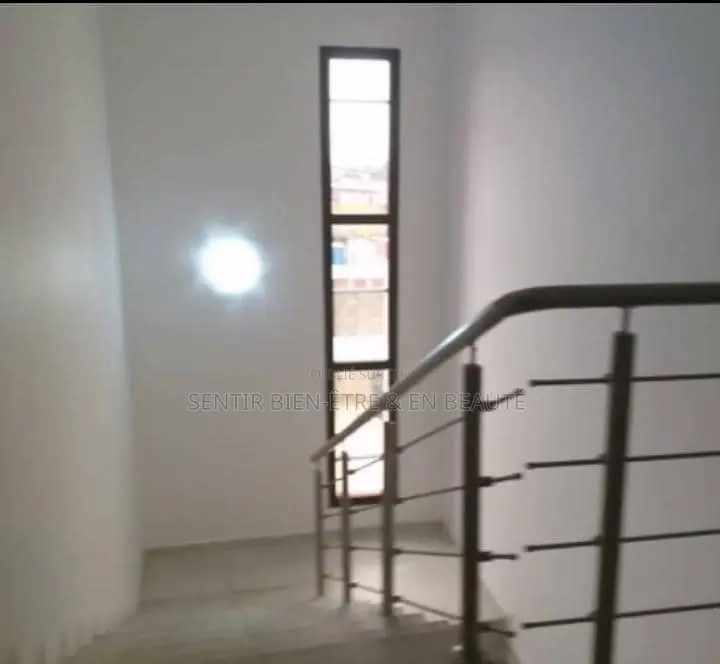 4chbre Villa dans Villa 5 Pièces, Cocody à Louer