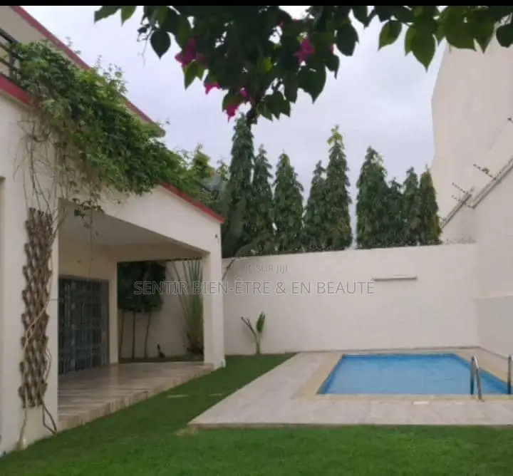 4chbre Villa dans Villa 5 Pièces, Cocody à Louer