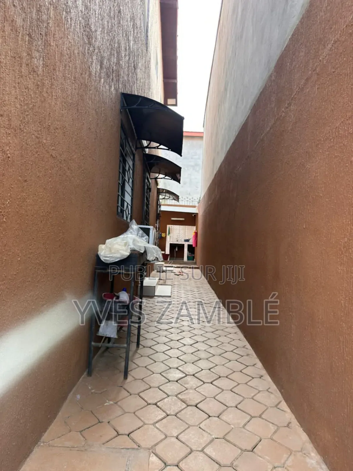 Furnished 4chbre Duplex dans Bingerville à Louer